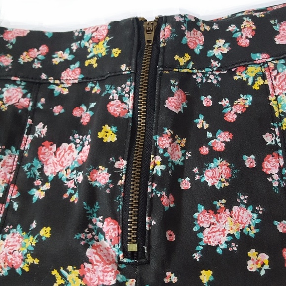 Streetwear Society High Waist Shorts Floral - Picture 2 of 3